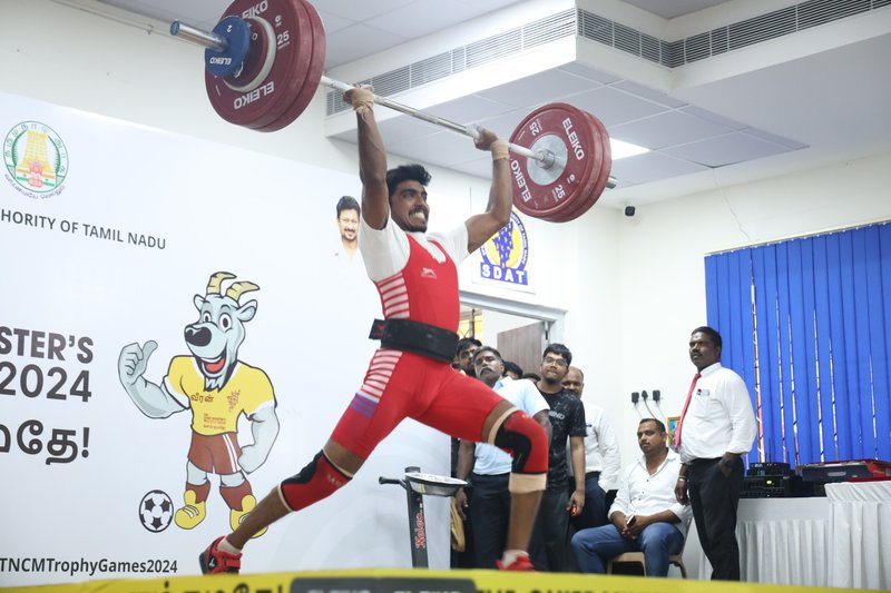 CM Trophy 2024 - Action from the College Weightlifting competition  at the JNIS-Chennai on Tuesday