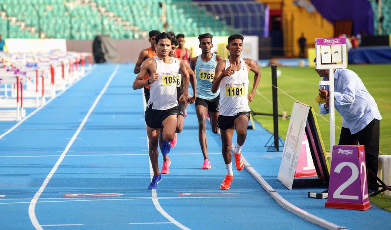 CM Trophy 2024 - Athletes in action in the middle-distance running event in the College men category on Sunday (1)