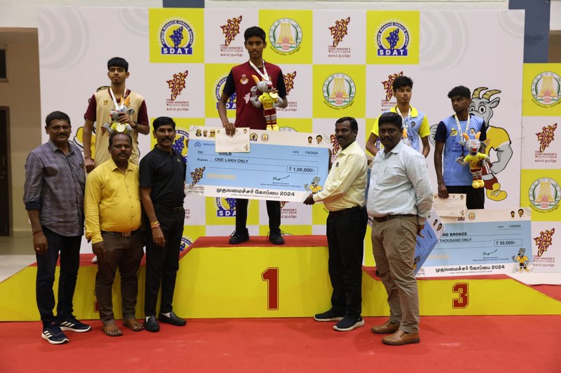 CM Trophy 2024 Sachin JT -Gold medal Winner of the Badminton School Boys Singles competition in Chengalpattu on Tuesday (1)