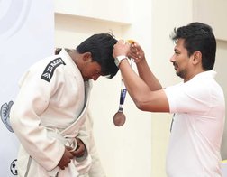 Hon'ble Deputy Chief Minister of Tamil Nadu Udhayanidhi Stalin gives away medals at the Jawaharlal Nehru Stadium in Chennai (1)